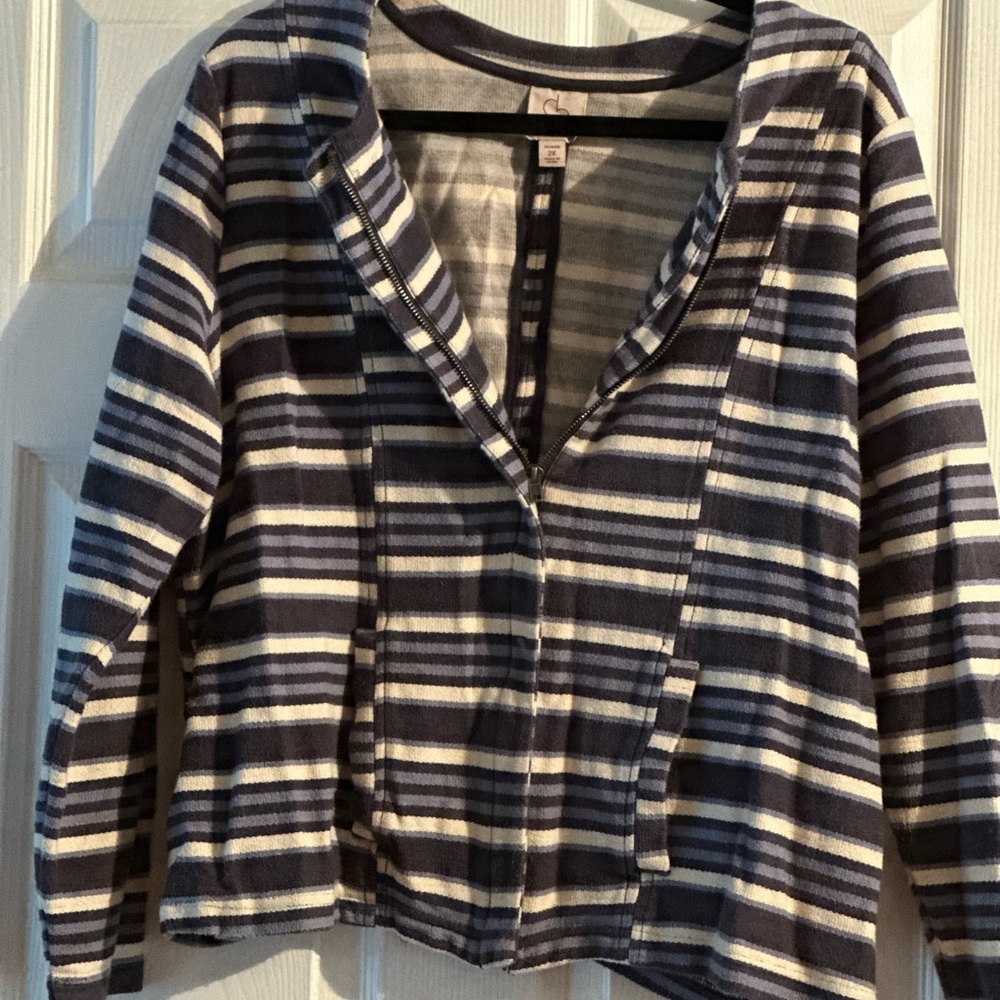 Sweater jacket with zipper